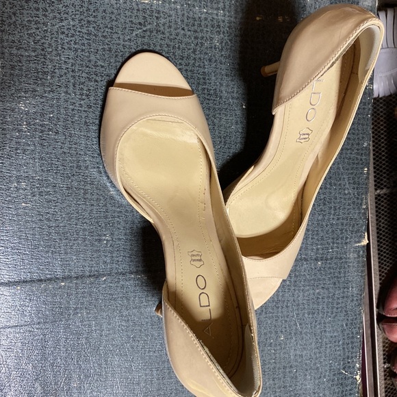 Patent leather nude 2” heels size 36 - Picture 3 of 4